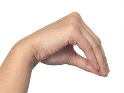 手首を下げた画像